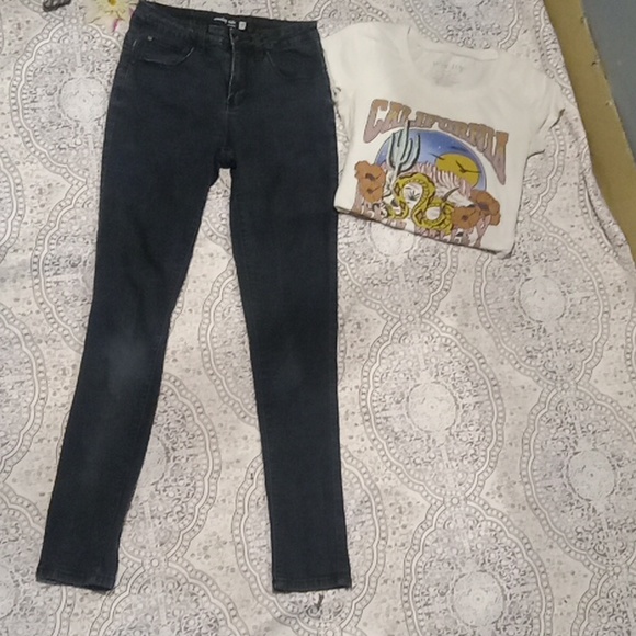 black slightly distressed skinny jeans - Picture 2 of 13